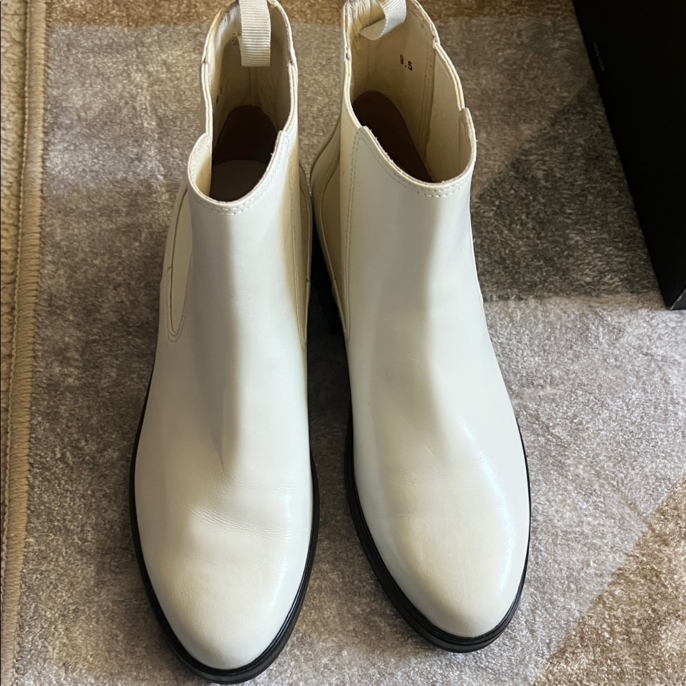 Everlane Chelsea Boots